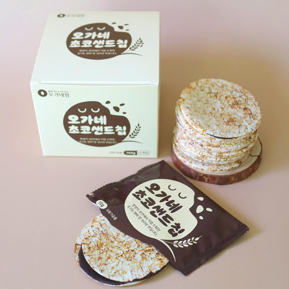 Stack of rice crisps with packaging