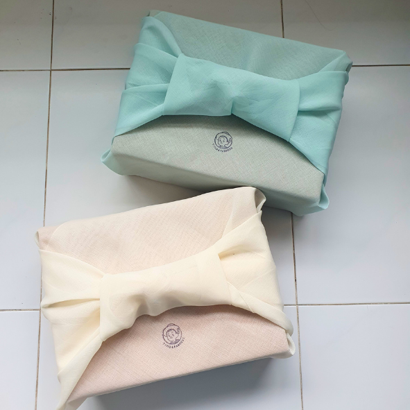 Autumn Special: Two shine muscats, pears in a box