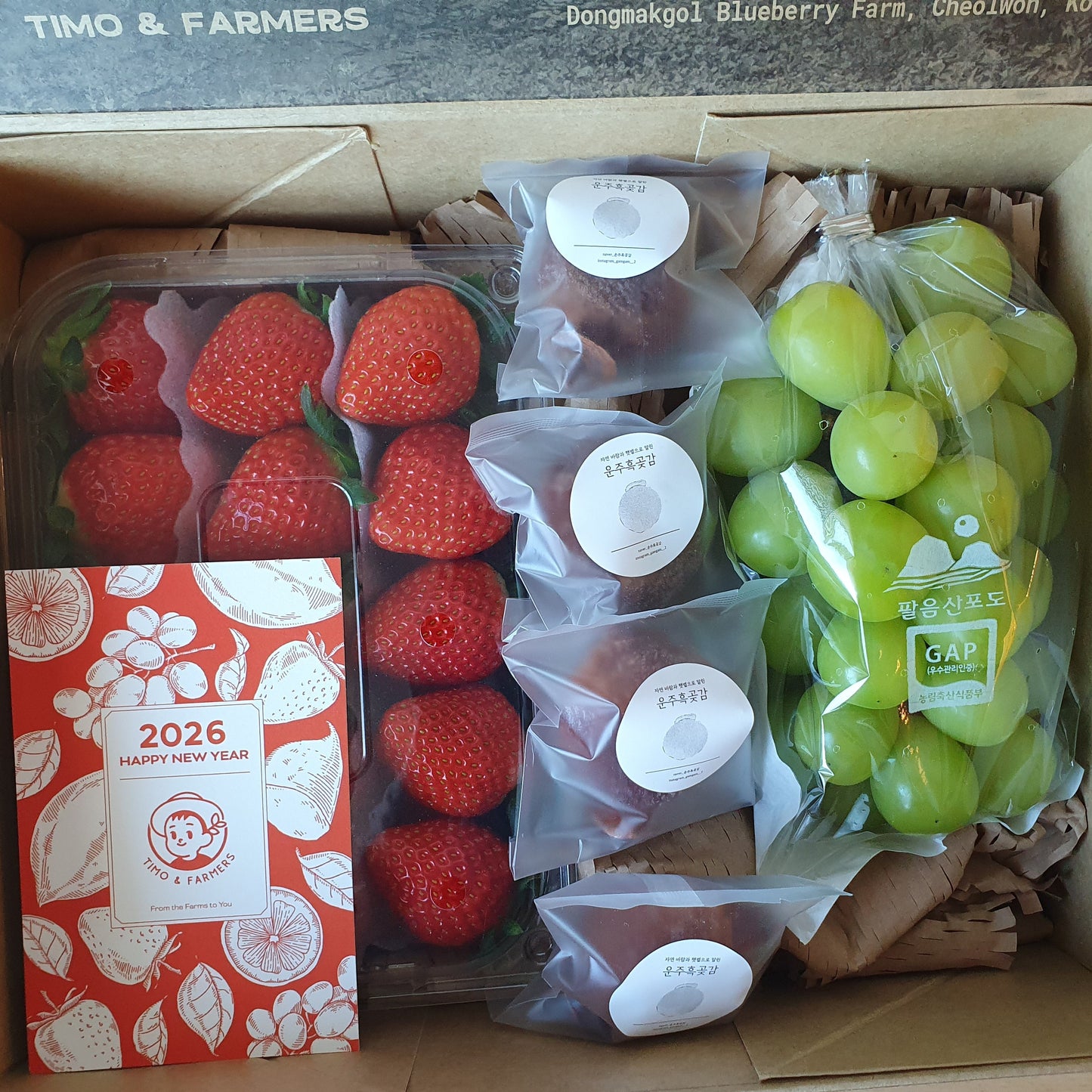 LNY Abundance (A): Strawberries, Shine muscat grapes and Black dried persimmons gift box