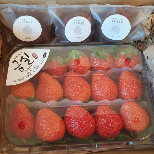 LNY Essential (A): Strawberries and black dry persimmons gift box